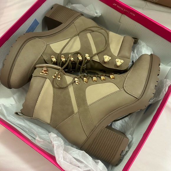 Shoe Dazzle Shoes - Booties